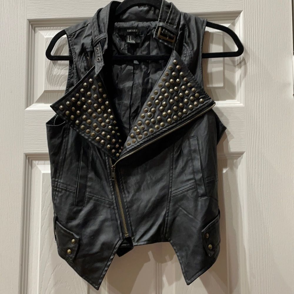 𝅺Black Riveted Faux Leather Moto Vest